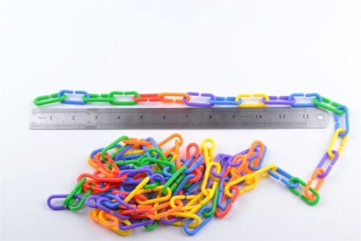 YUYUSO 100 Piece Plastic C-Clips Hooks Chain Links C-Links Rat Parrot Bird Toy Cage
