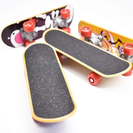 BWOGUE Bird Training Toys Mini Sneaker Skateboard Intelligence Training Rings Toy Parrot Foot Toys Bird Foraging Toys for Parakeet Cockatiel Conure Budgie African Grey Cockatoo Amazon